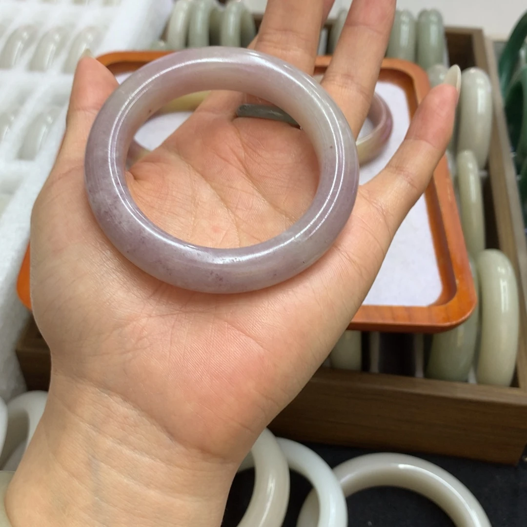 喵***宝石英质玉未镶嵌手镯