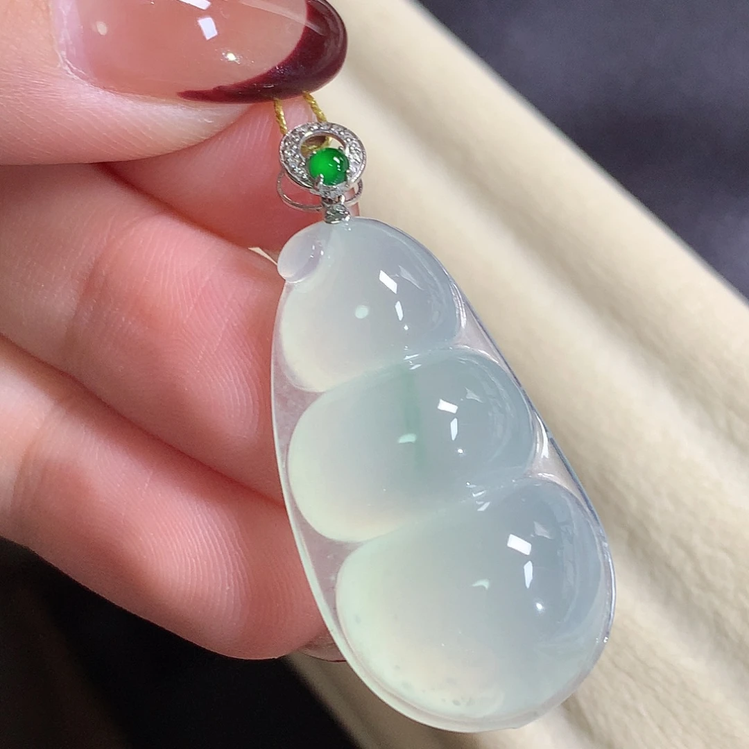 翡翠18K金镶嵌颈饰豆子