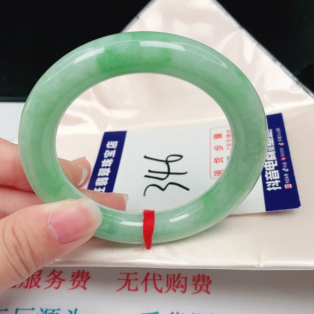 翡翠手镯未镶嵌翡翠