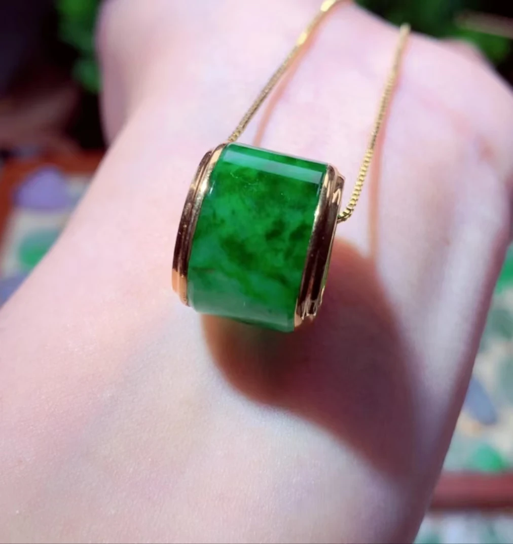 天然缅甸翡翠18K金镶嵌满绿色路路通（14.3x3.1）