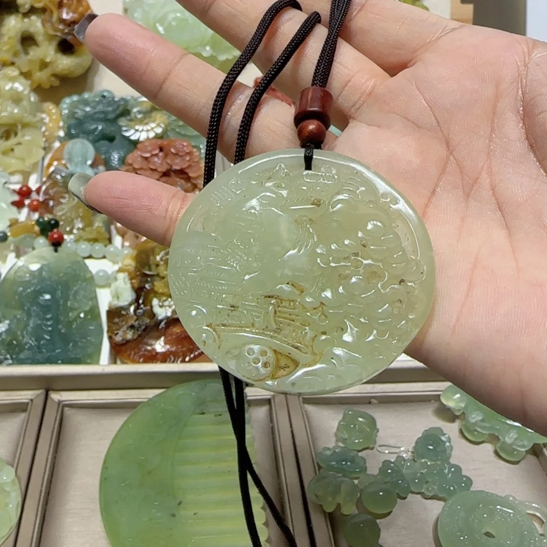 未镶嵌蛇纹石玉吊坠