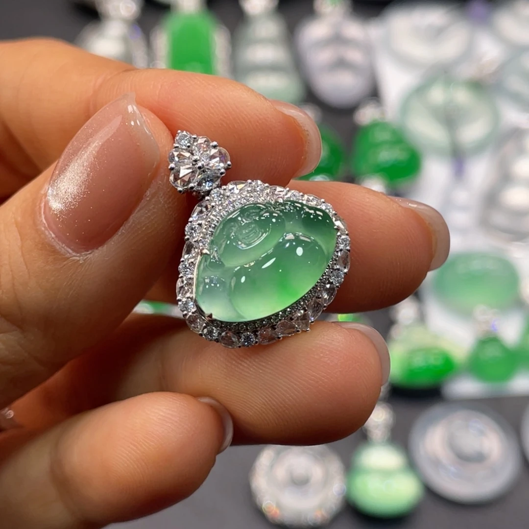 翡翠18K金镶嵌颈饰