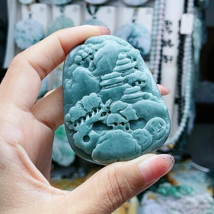 颈饰足铂镶嵌翡翠翡翠