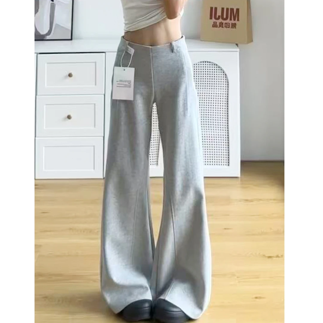 灰色运动低腰微喇裤女秋季2025新款休闲宽松显瘦小个子阔腿喇叭裤