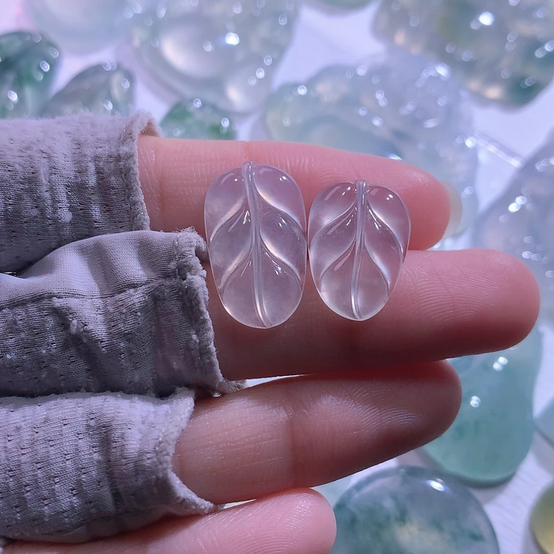 翡翠未镶嵌颈饰一对