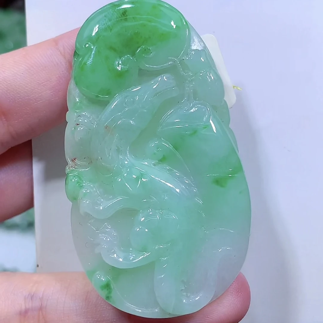 缅甸天然翡翠A货飘绿今非昔比蜥蜴特色吊坠