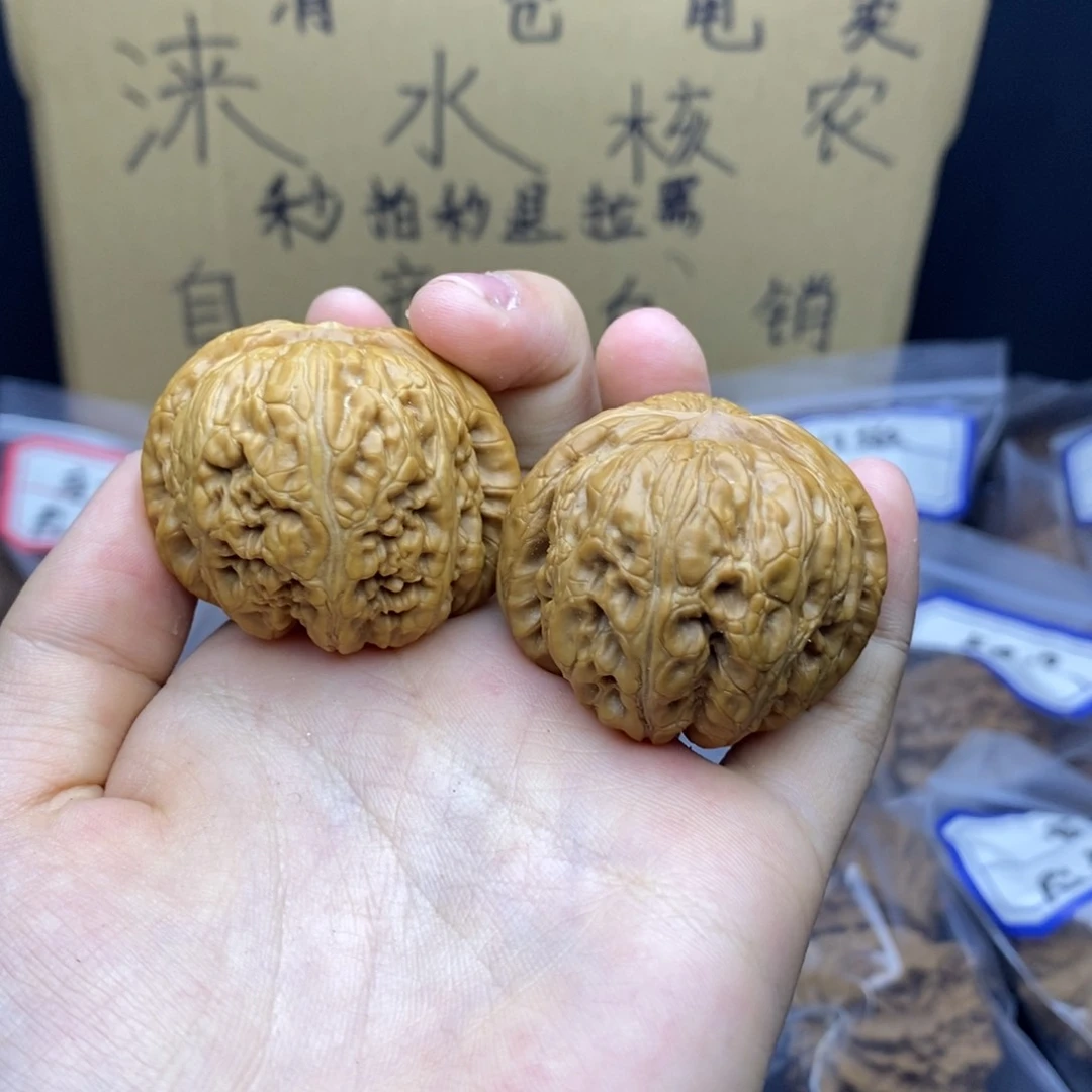 文玩核桃吊坠元宝