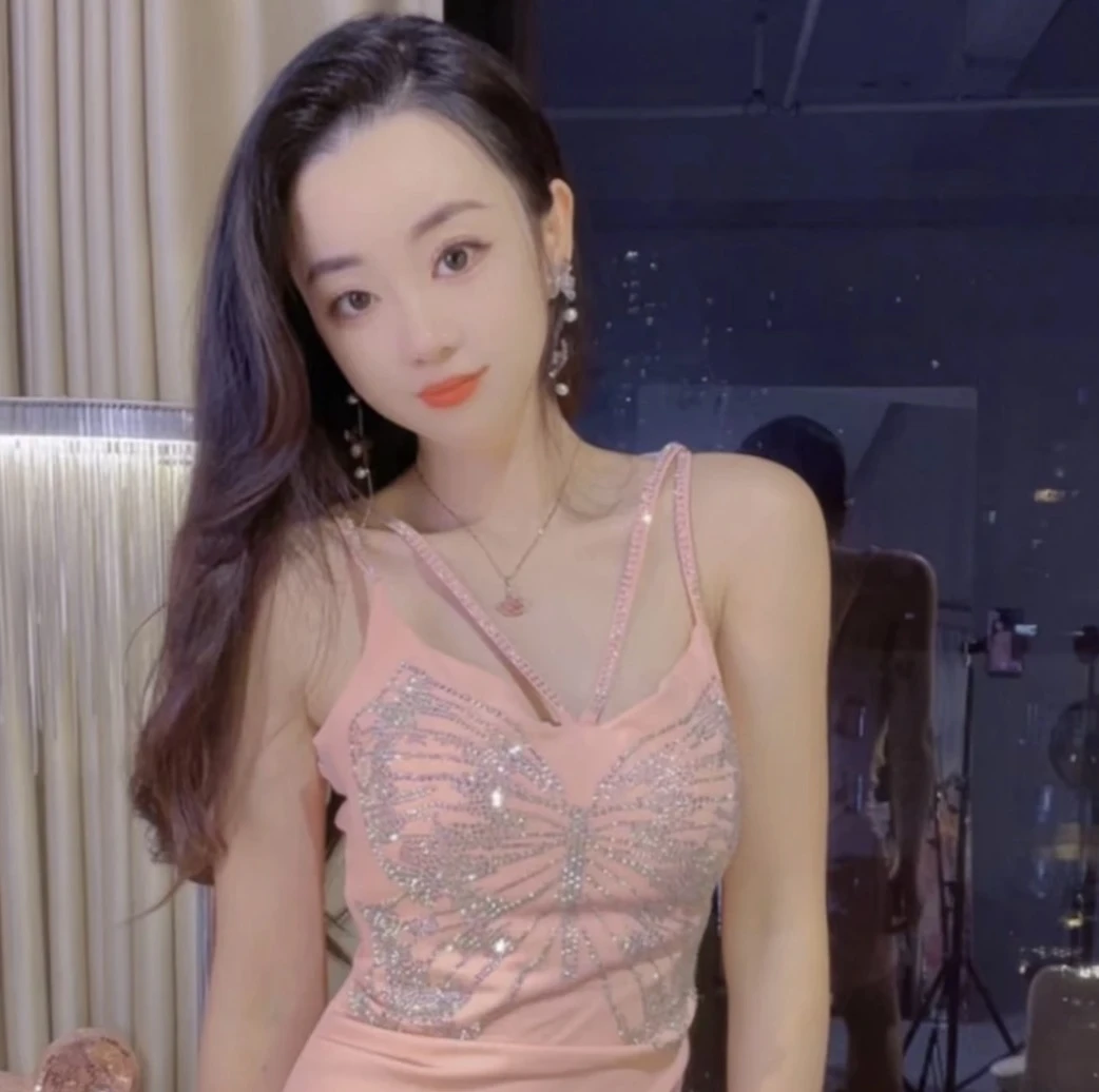 十四衣 设计师款显瘦气质吊带打底百搭修身性感连衣裙LYQ90888