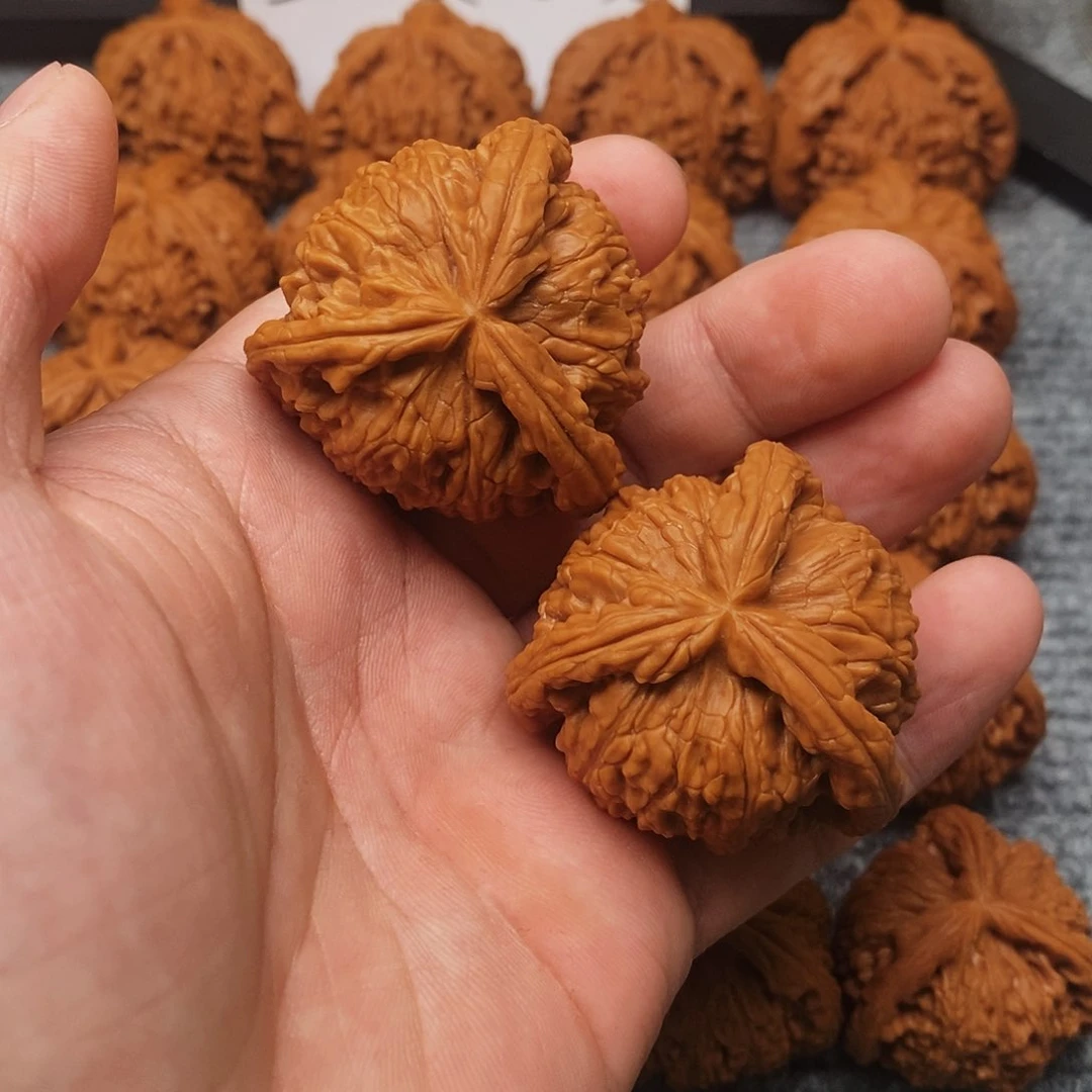 文玩核桃吊坠秘*精工修复三棱41白奔