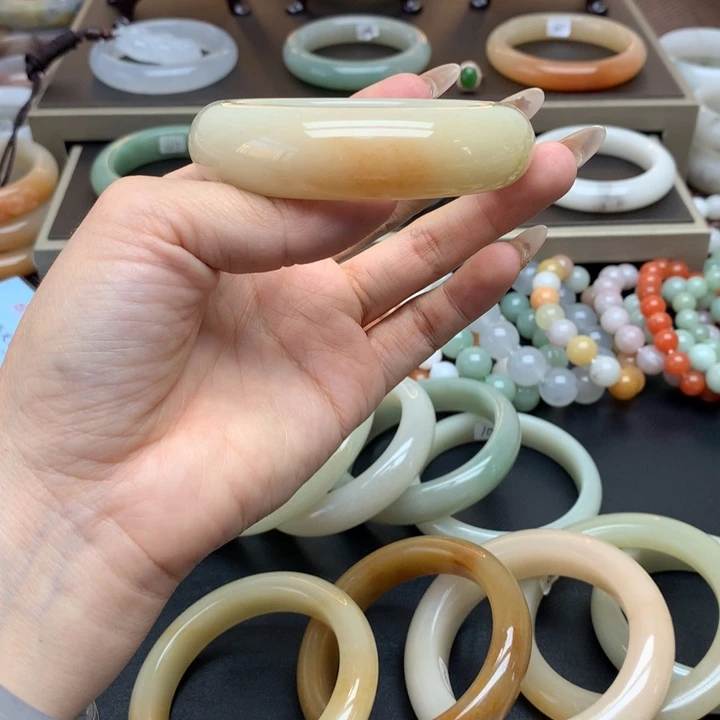 石英质玉手镯未镶嵌两*56