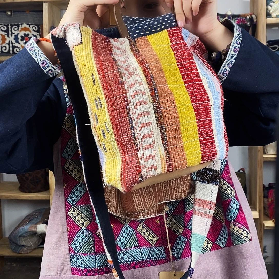 织绣裂织布的手工包包