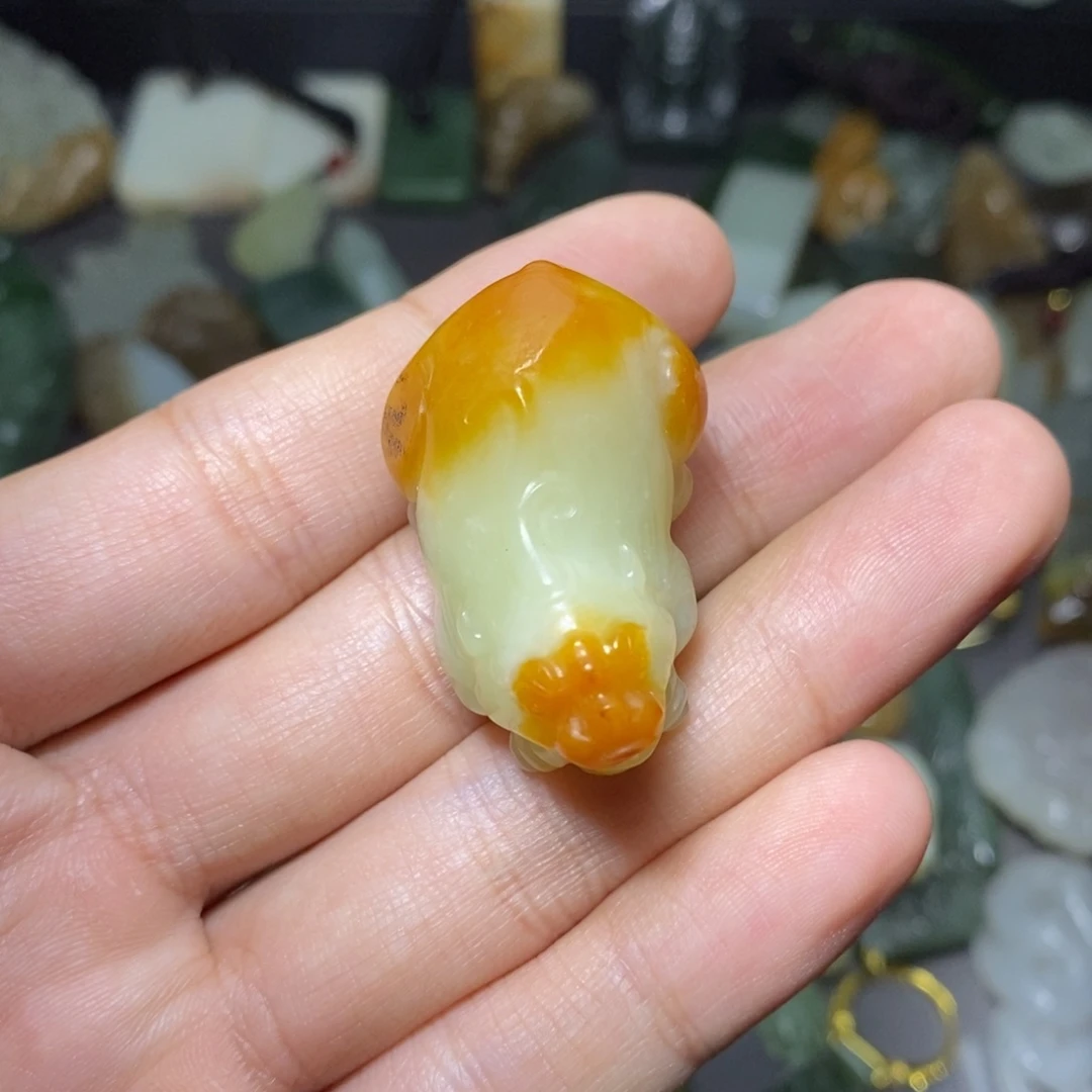 颈饰未镶嵌和田玉月***?