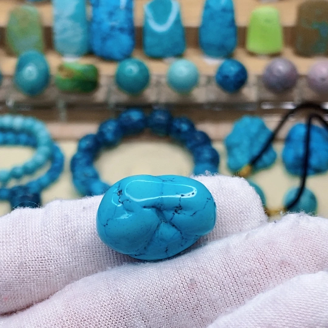 绿松石未镶嵌珠宝奇石