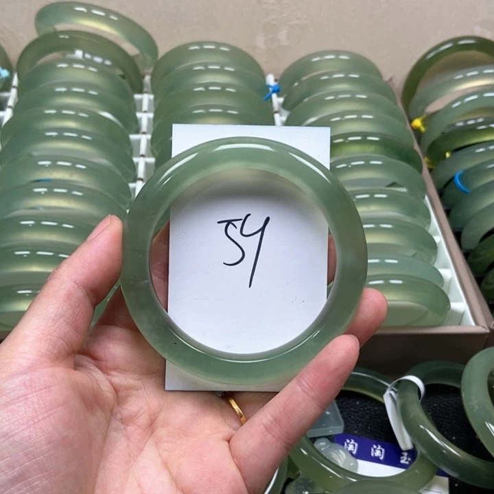 未镶嵌蛇纹石玉手镯发****?