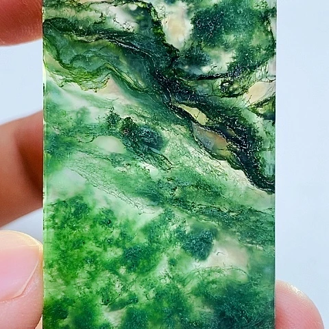 玛瑙/玉髓颈饰未镶嵌江**人