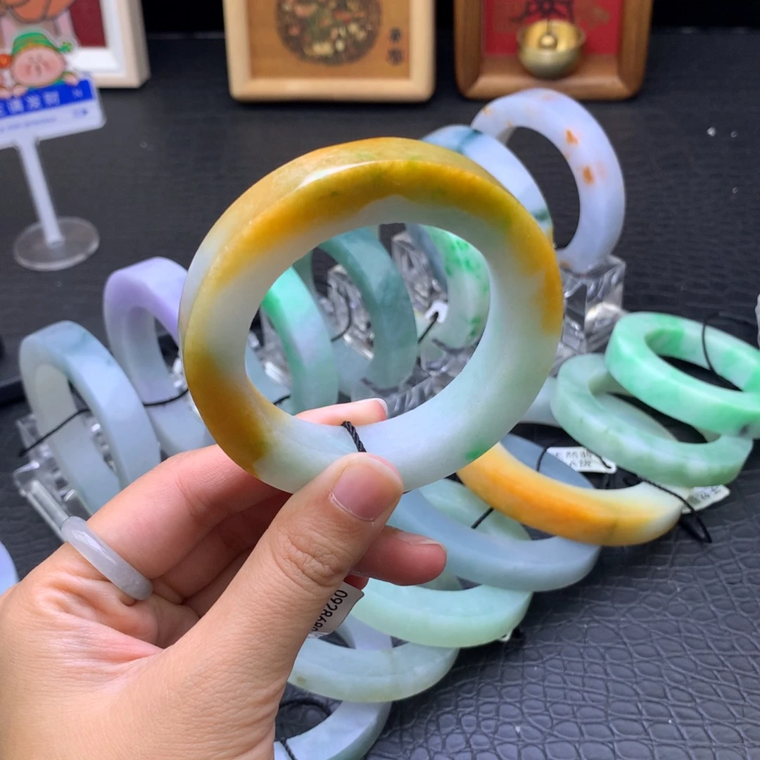 定制翡翠未镶嵌翡翠手镯