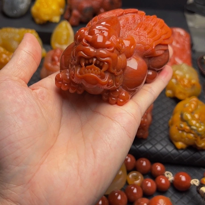 石英质玉（黄龙玉）未镶嵌颈饰