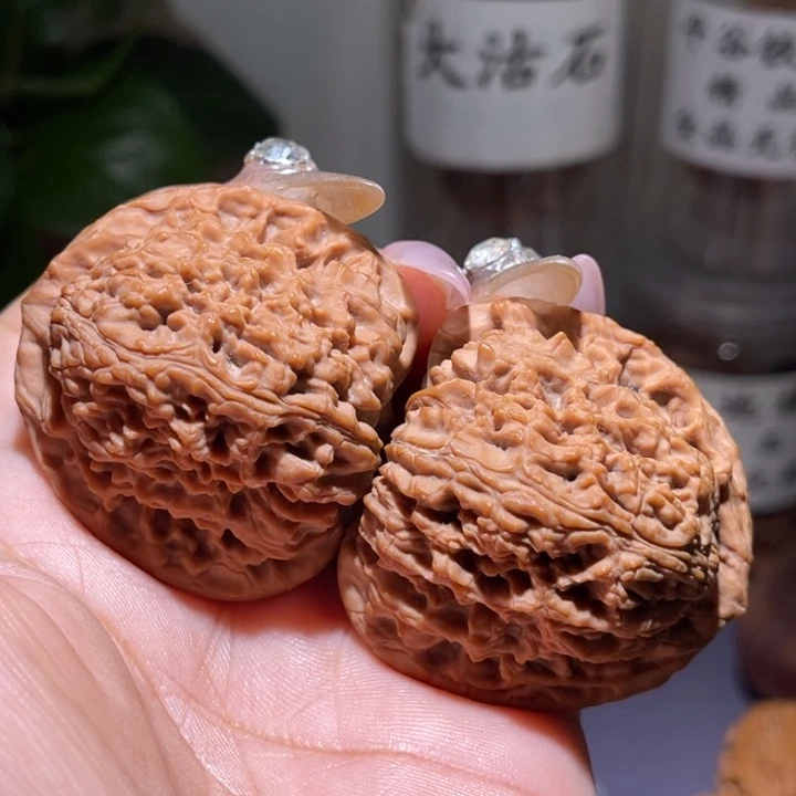 X***C吊坠桃核             44