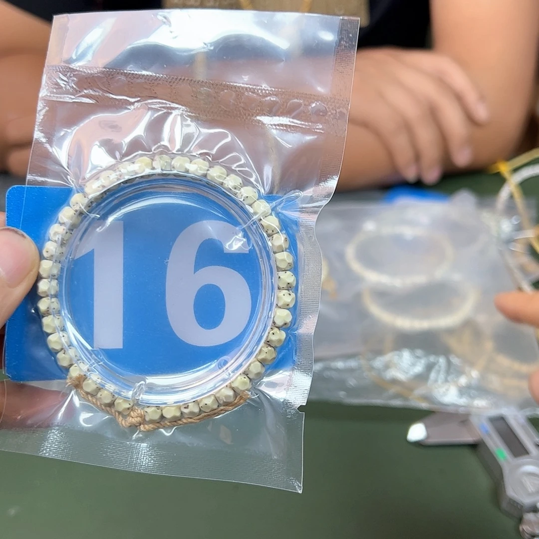 星月菩提吊坠无相65手持。16