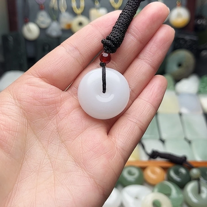 石英质玉（金丝玉）未镶嵌颈饰