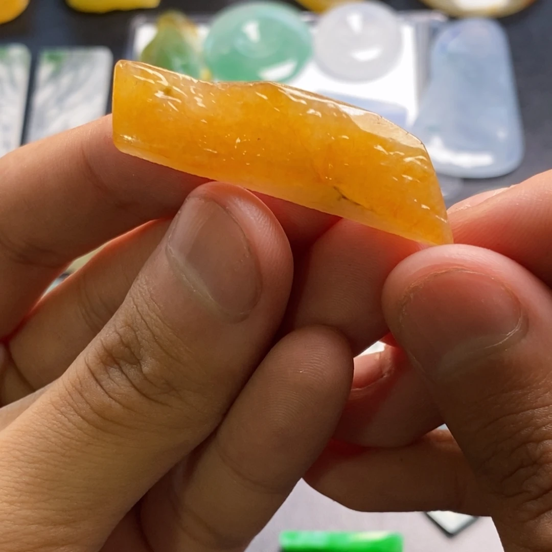 定制翡翠未镶嵌冰黄翡吊坠手牌料