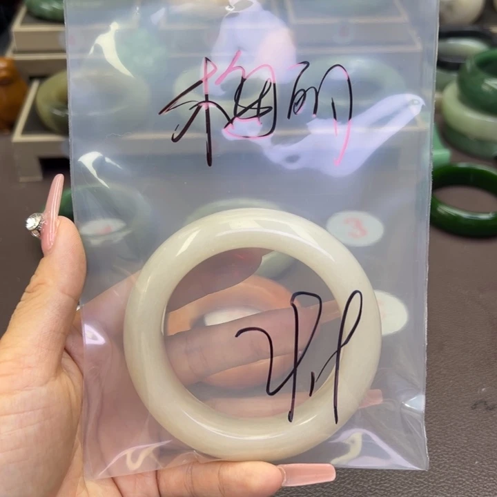 未镶嵌手镯石英岩玉梅**莎