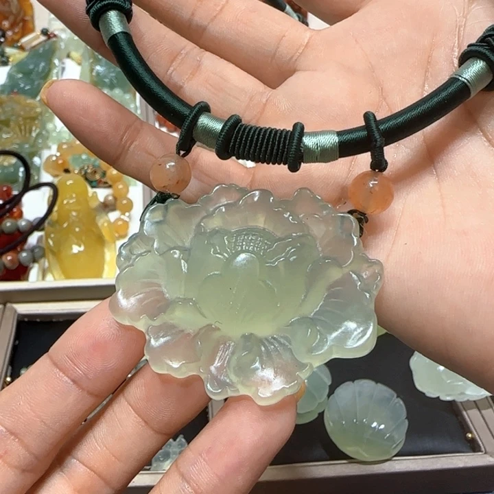 蛇纹石玉未镶嵌吊坠