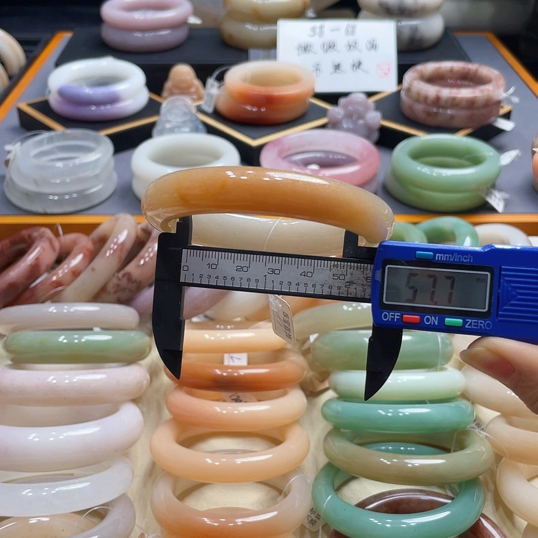 未镶嵌手镯石英岩玉