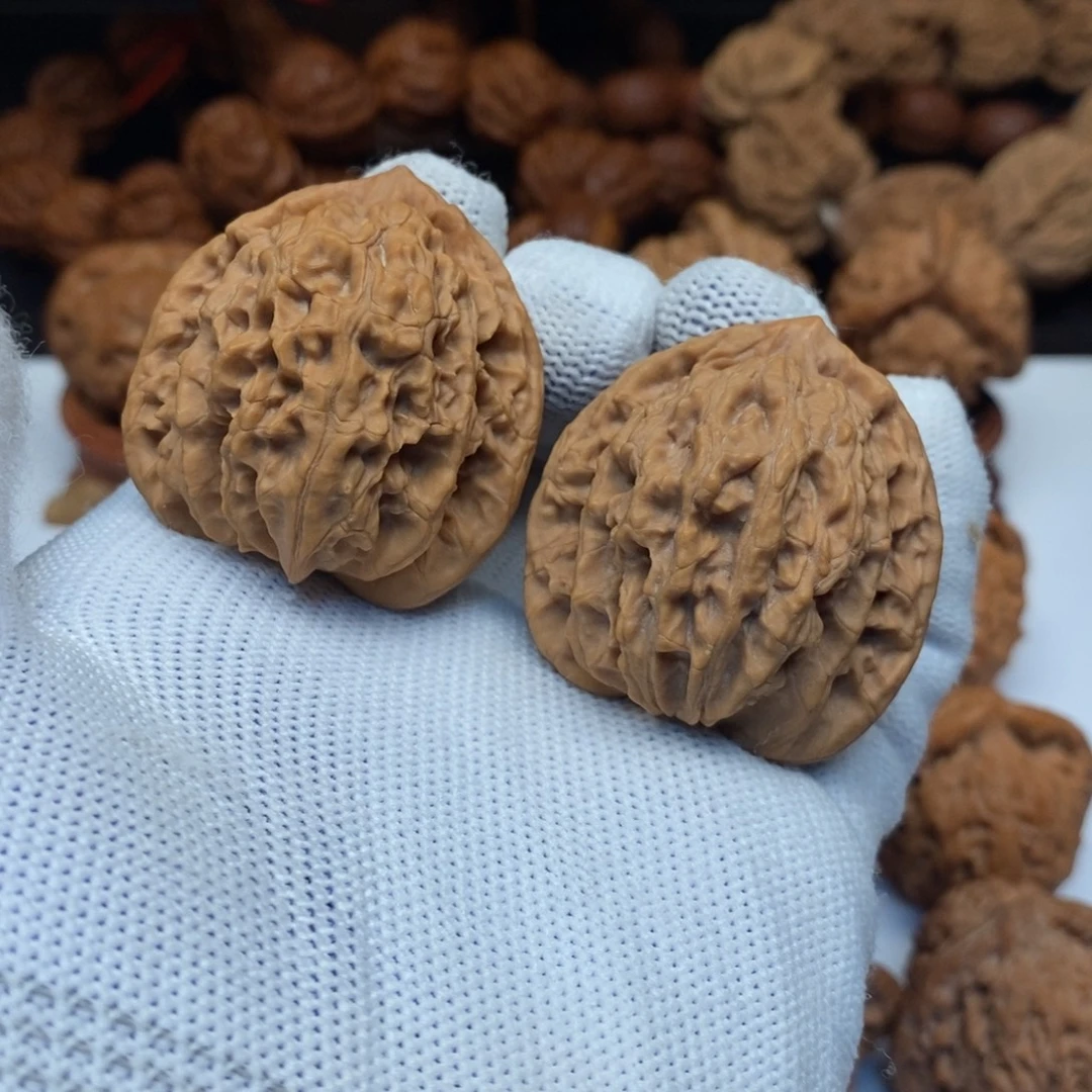 文玩核桃吊坠盘龙虎头38