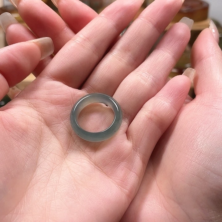 蛇纹石玉戒指未镶嵌布***了