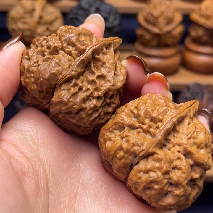 静***玩文玩核桃吊坠毒王。