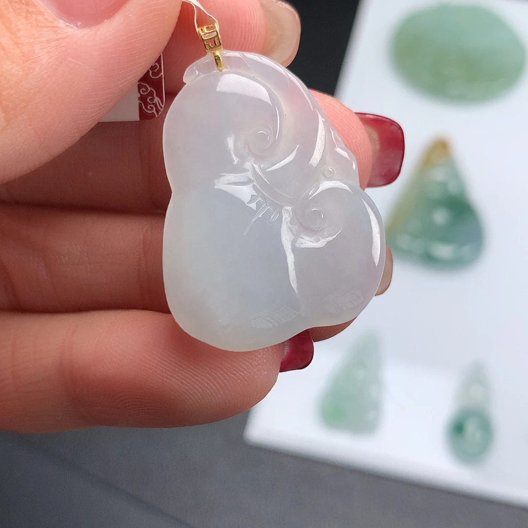 翡翠18K金镶嵌颈饰如意