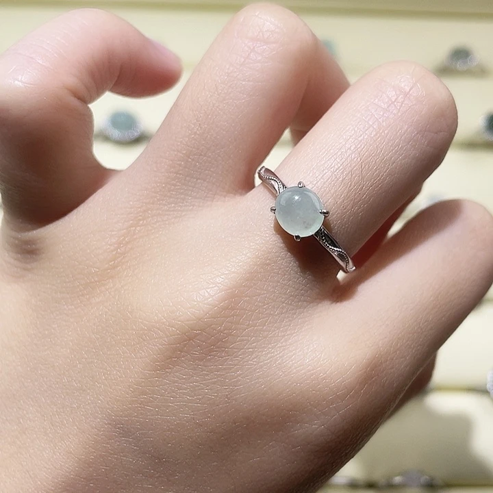 翡翠未镶嵌颈饰戒指