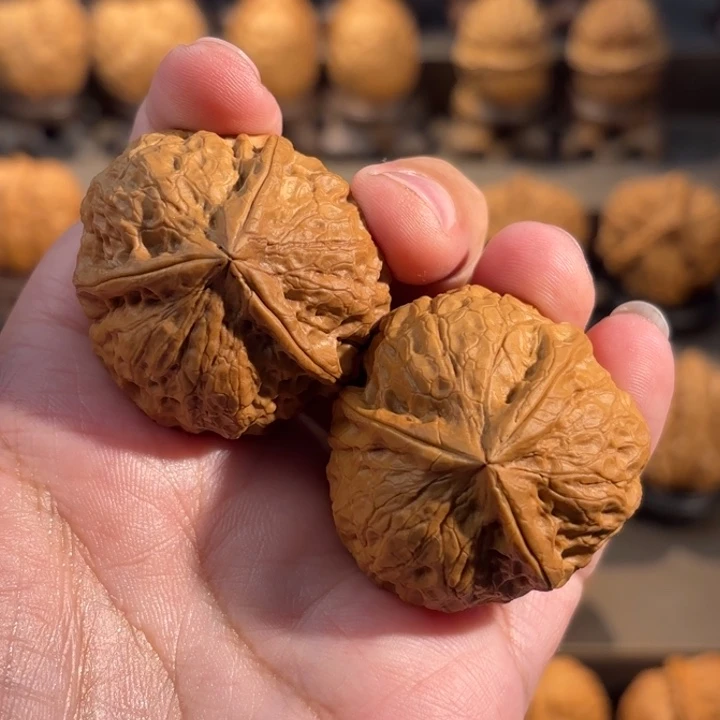 文玩核桃把件泰*八宝