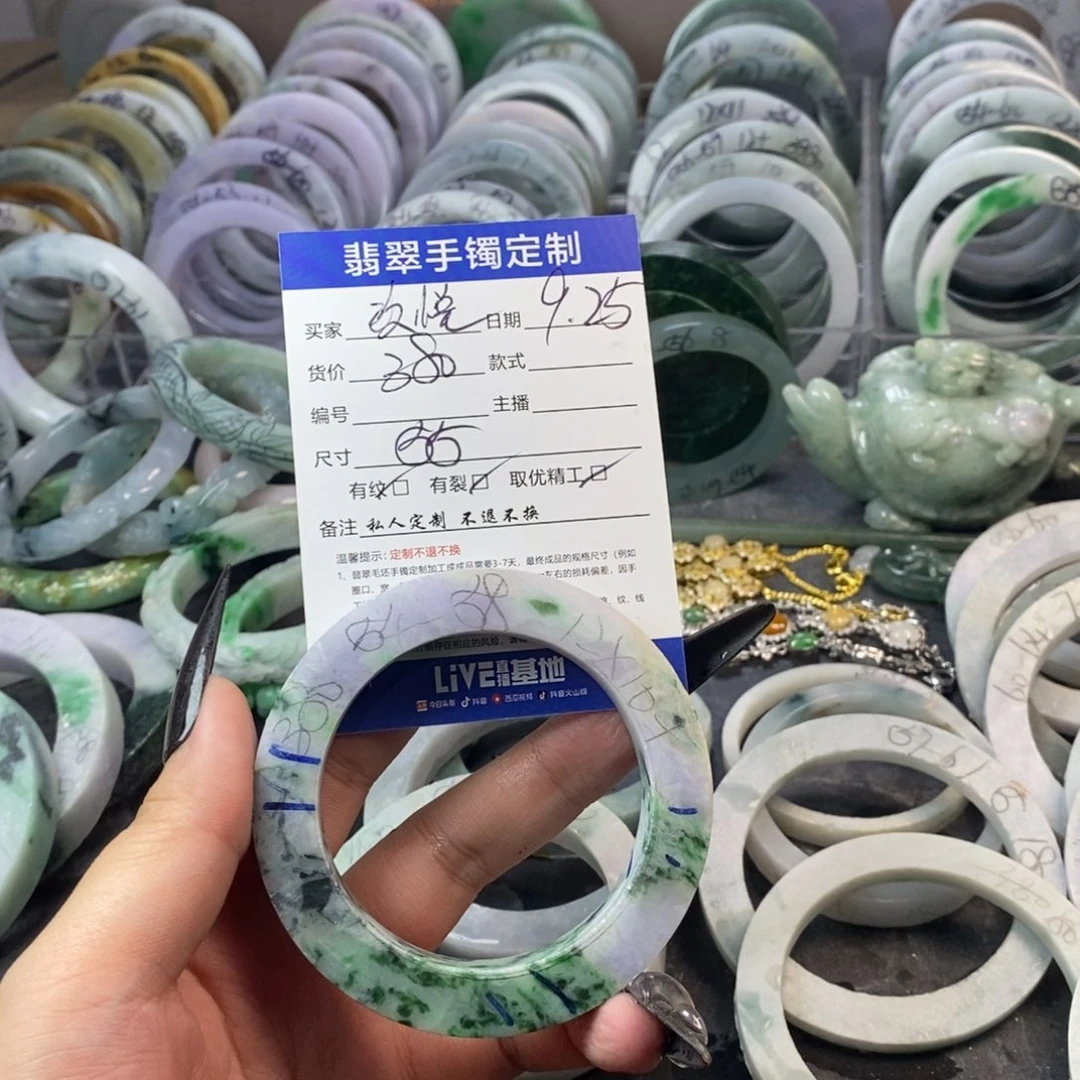 玖***悦定制翡翠未镶嵌手镯