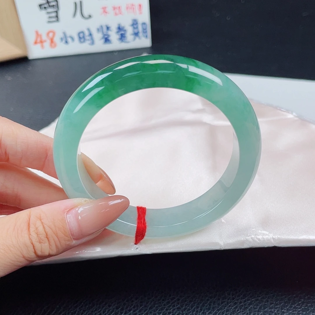 翡翠手镯未镶嵌9501-渐变冰辣绿-吸睛C位