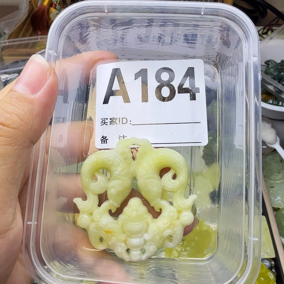 W****蛇纹石玉未镶嵌颈饰
