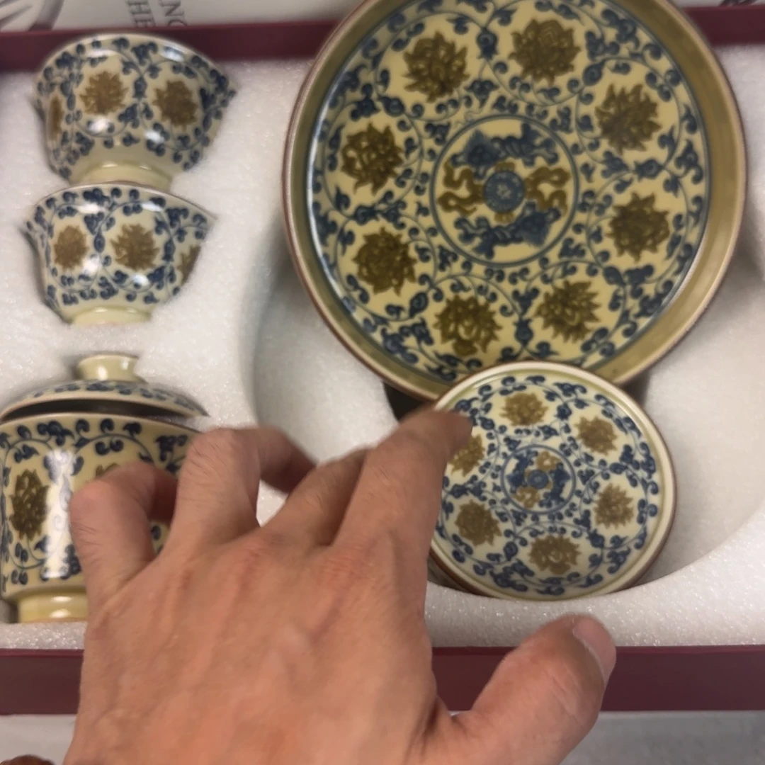 杯釉里金缠枝莲五件套