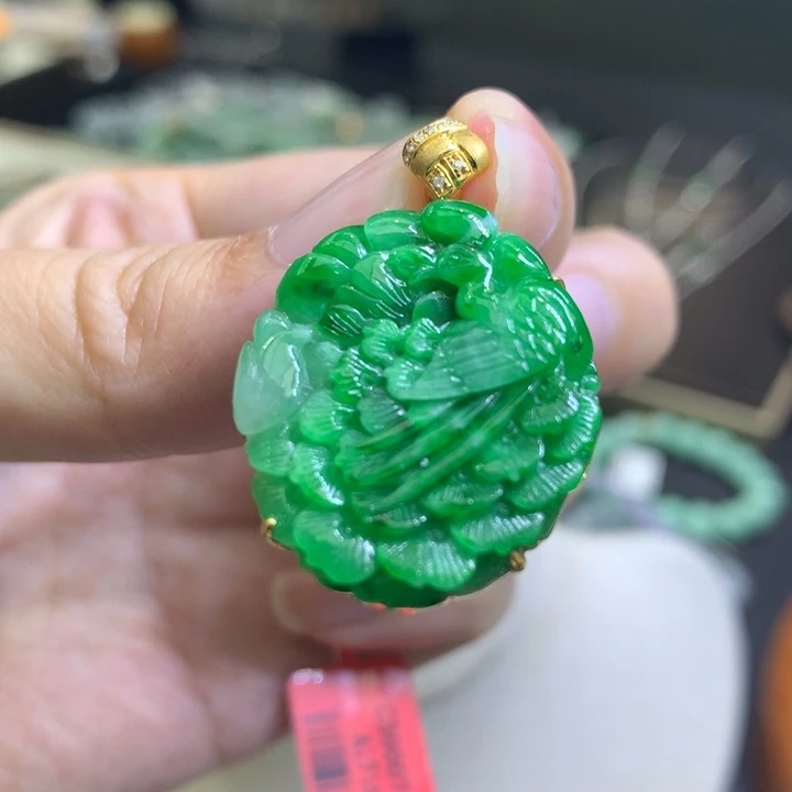 颈饰18K金镶嵌翡翠