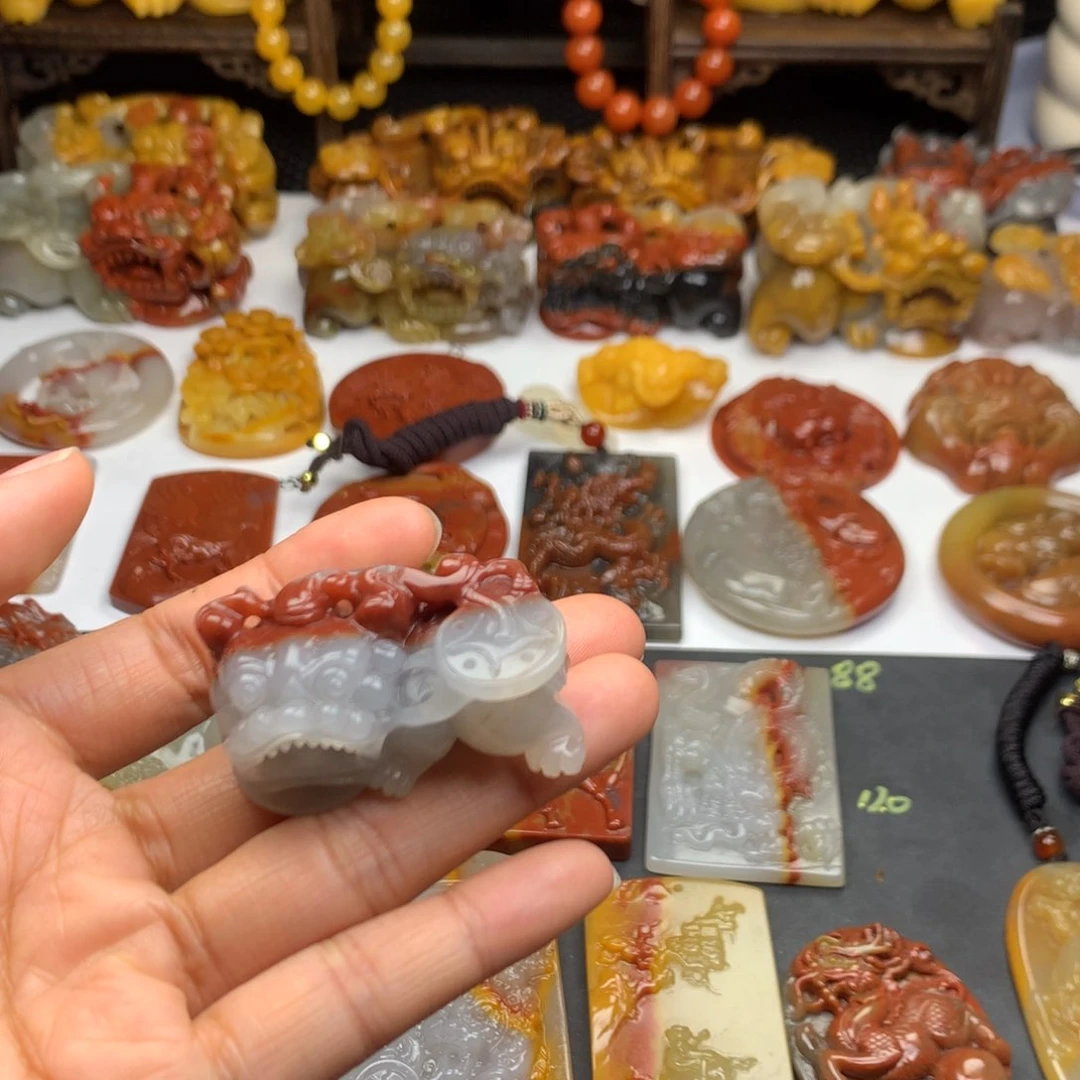 石英质玉（黄龙玉）挂件未镶嵌