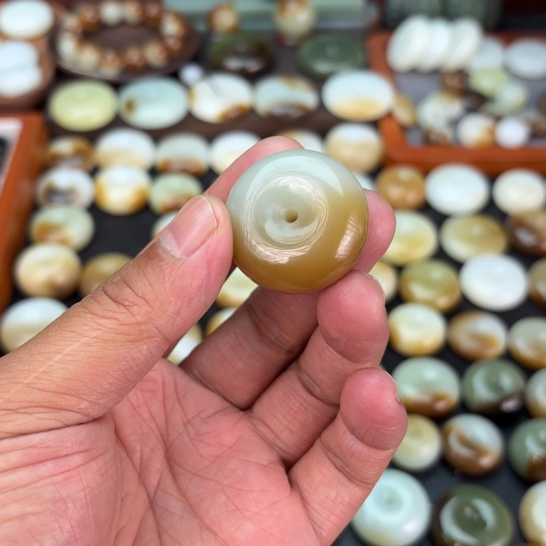 和田玉未镶嵌颈饰芝****量