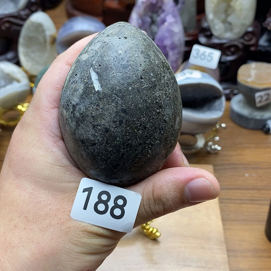 紫晶摆件未镶嵌慕**?