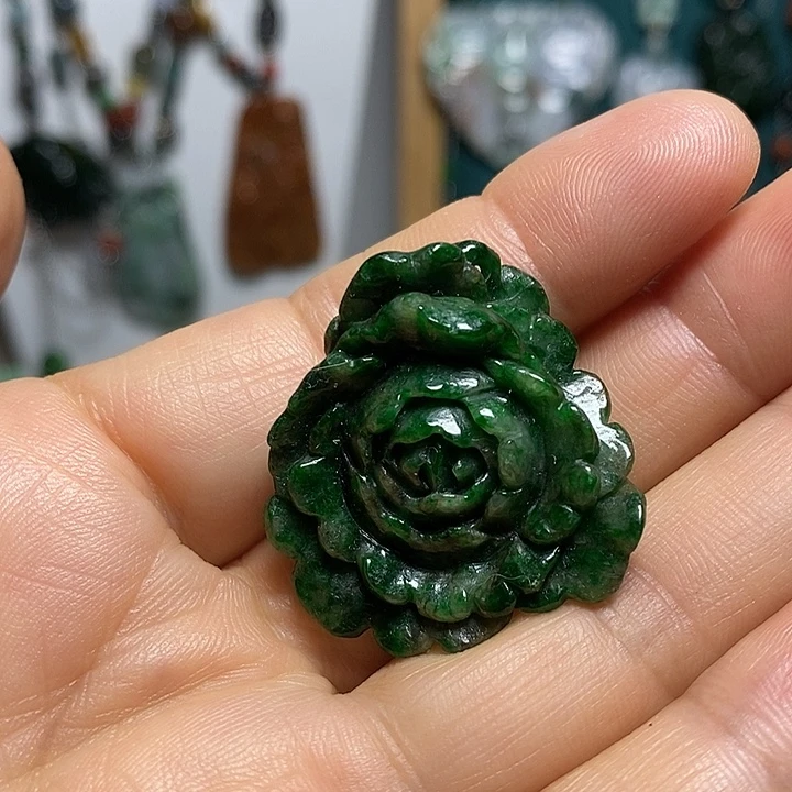 翡翠未镶嵌吊坠(赠链)