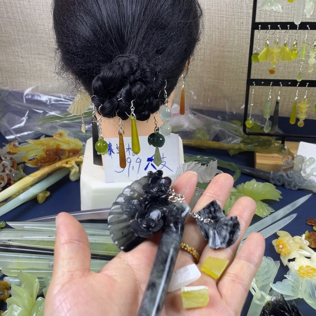 记***的蛇纹石玉未镶嵌发饰