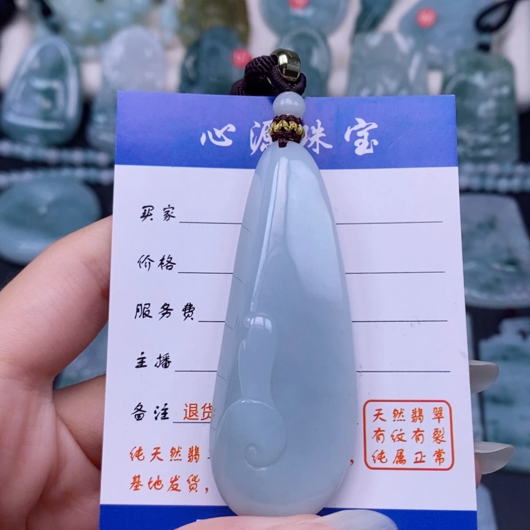 翡翠未镶嵌颈饰悟道