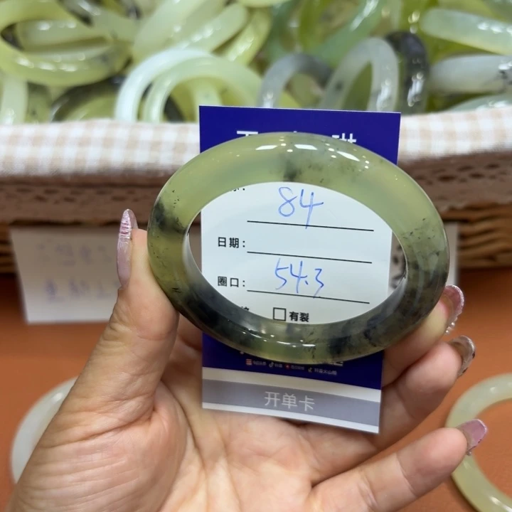 未镶嵌岫玉手镯天然