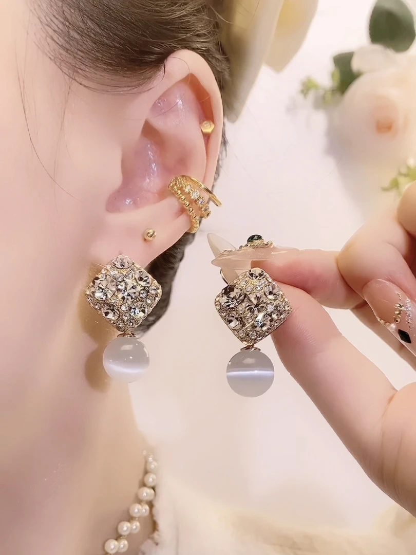 铜合金耳饰 时尚通透精致气质小巧百搭方块珠珠耳钉耳环