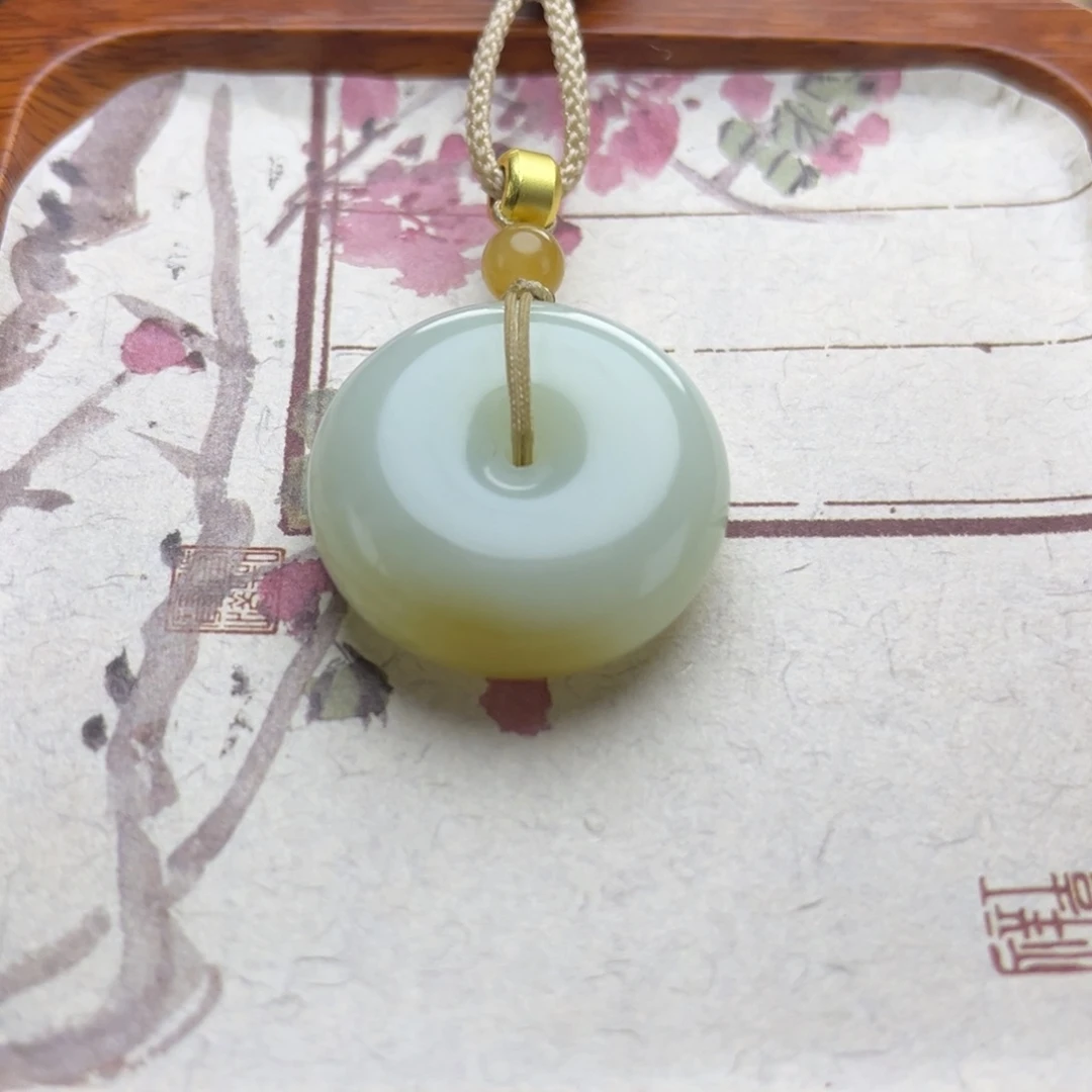 和田玉（糖玉）未镶嵌颈饰且末