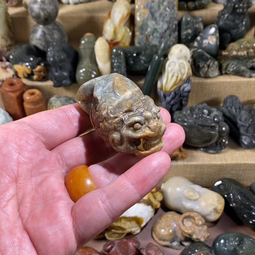 未镶嵌透闪石质玉挂件