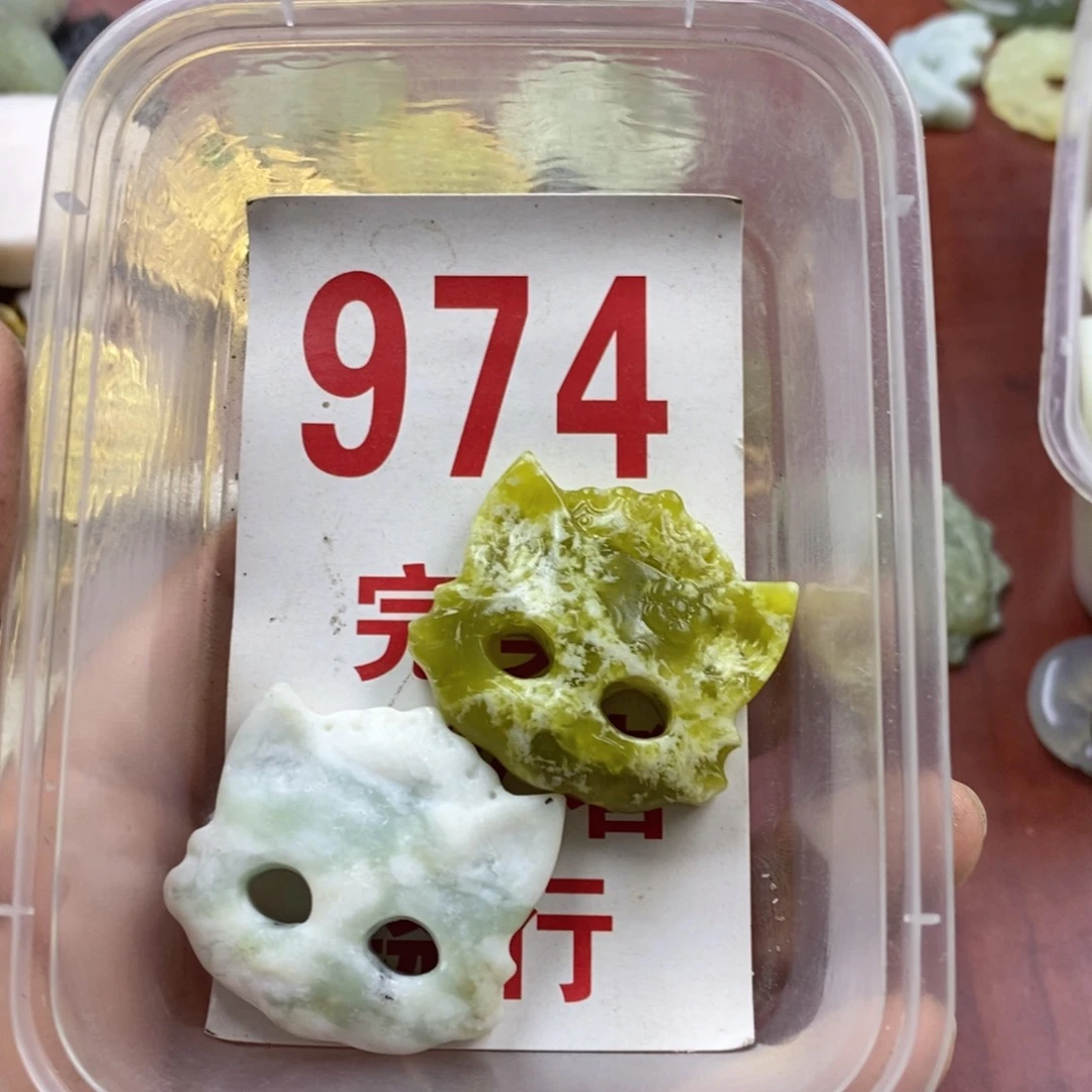 蛇纹石玉未镶嵌挂坠